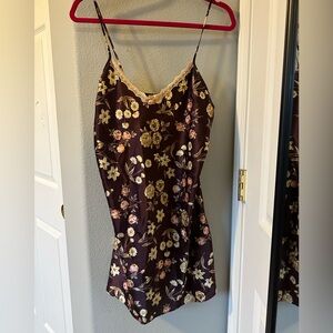 Val Mode Floral nightgown with Lace Trim